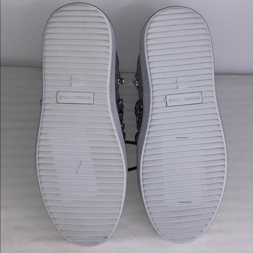 New Women’s Kendall + Kylie Gray Chain Link Suede Sneakers - Picture 7 of 13